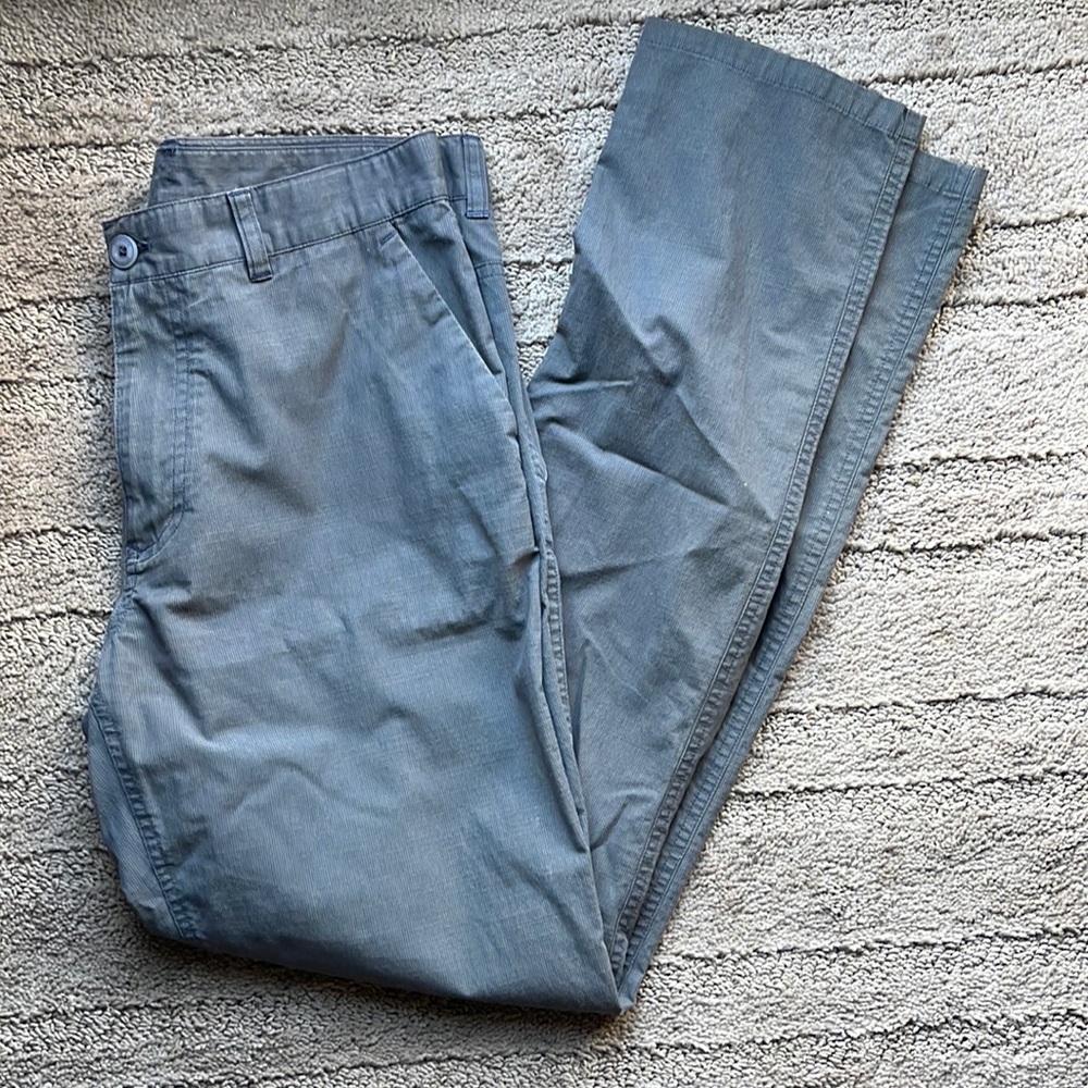 Gray ashworth men’s size 30” waist pant.